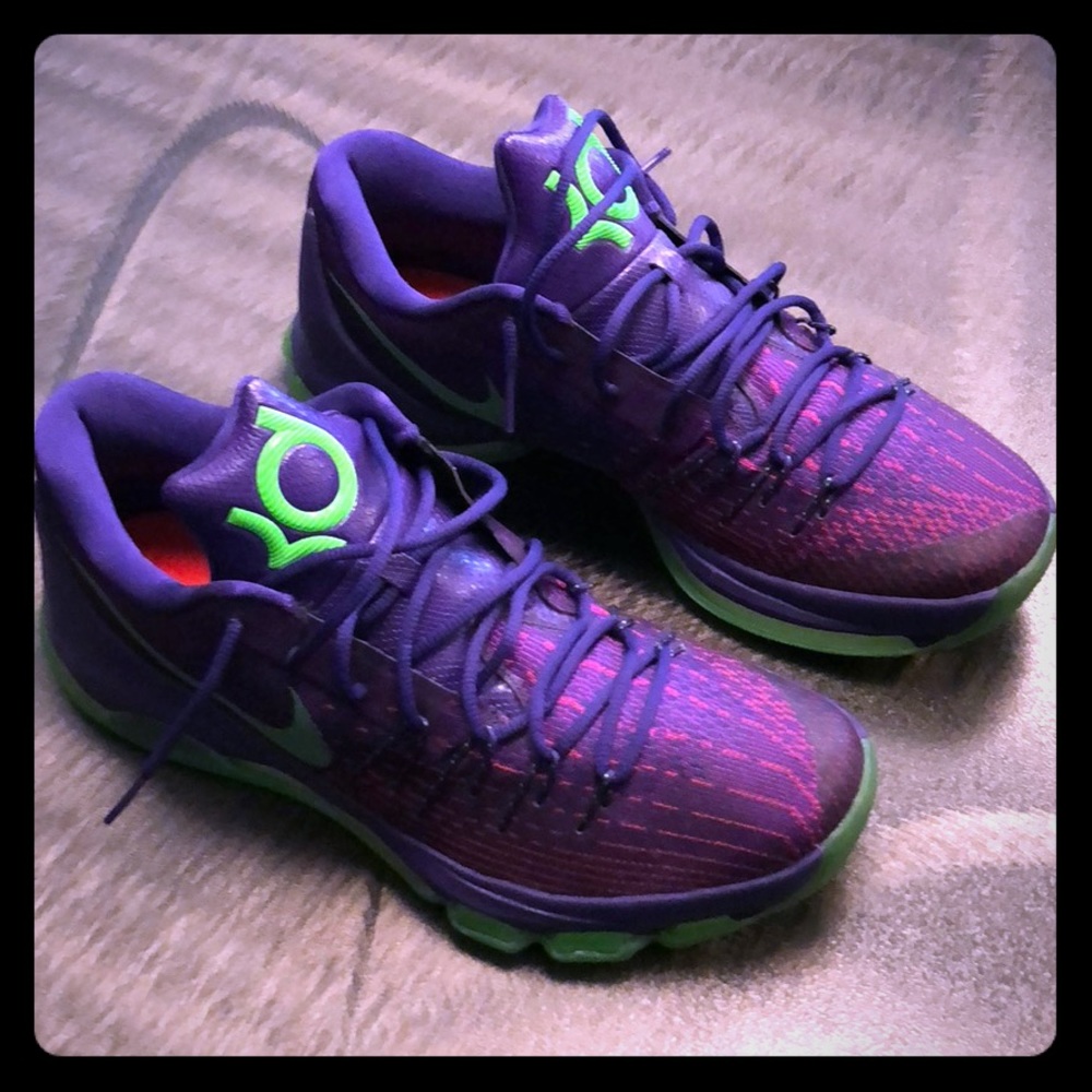 Kevin Durant (KD) Men’s basketball shoe.